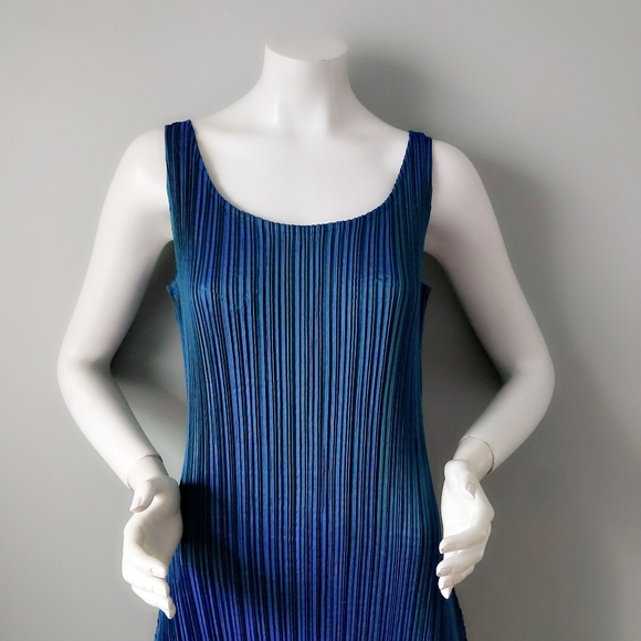 ♥️HP♥️ Issey Miyake Pleated Blue Iridescent Dress - Picture 3 of 9